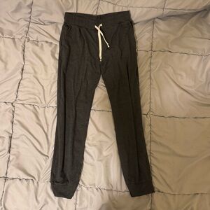 Vuori joggers dark gray